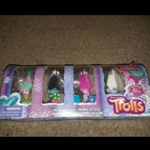 8pc Character Trolls Holiday Caterbus